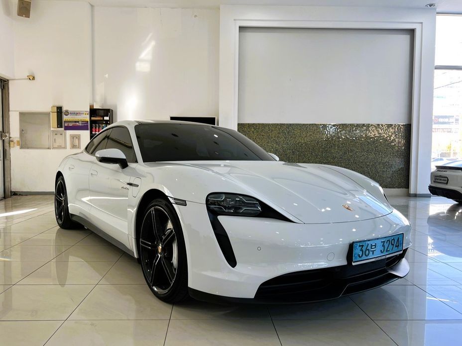 Porsche Taycan 2021