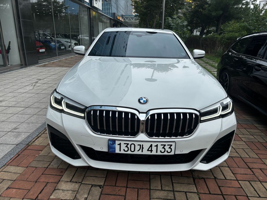 BMW 5-Series 2023