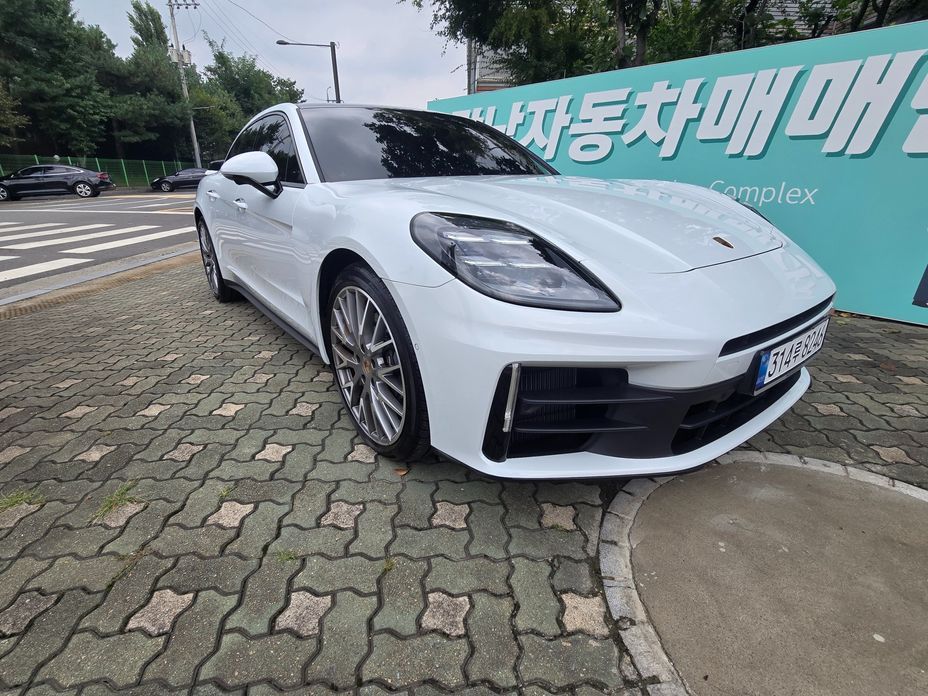 Porsche Panamera 2024