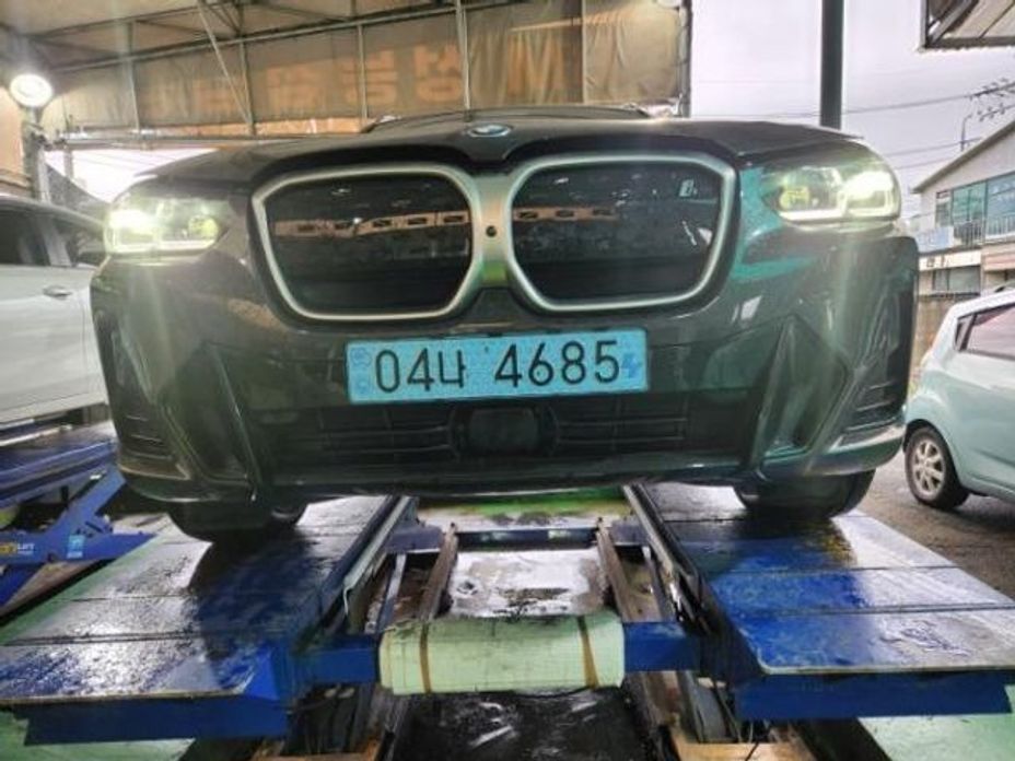 BMW iX3 2025