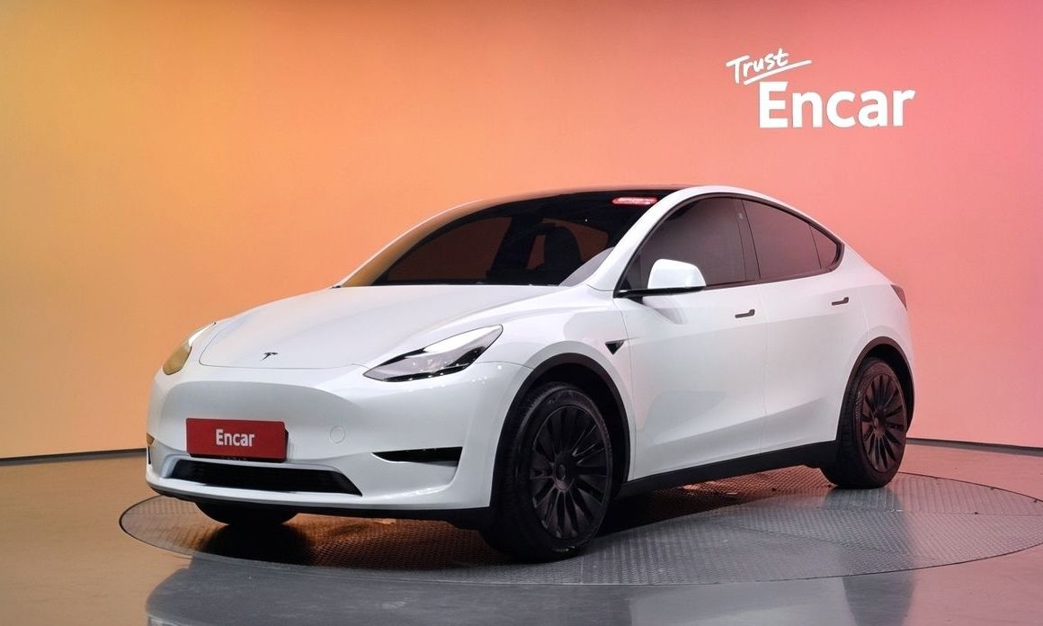 Tesla Model Y 2024