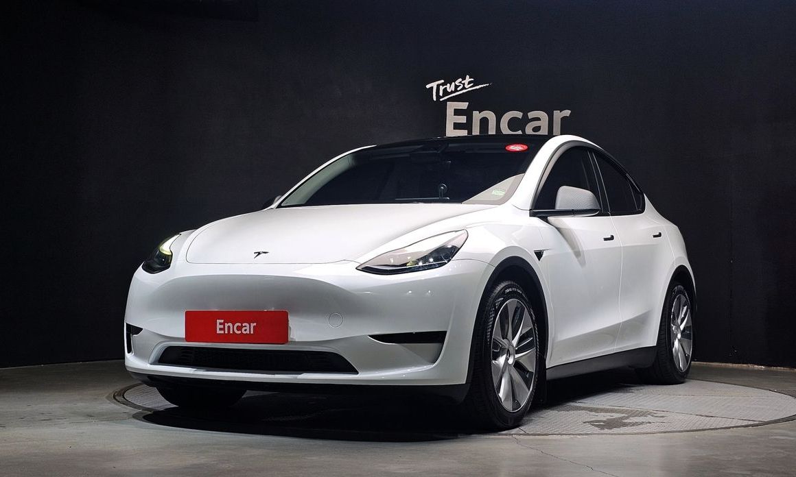 Tesla Model Y 2024