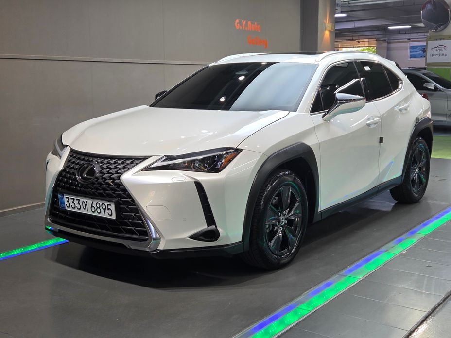 Lexus UX 2026