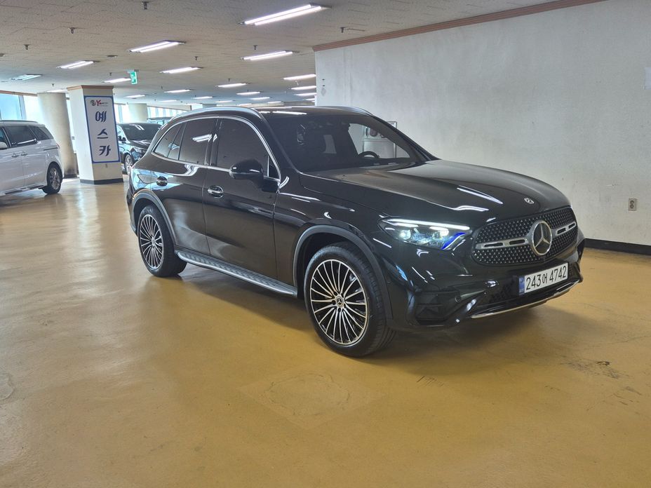 Mercedes-Benz GLC-Class 2023