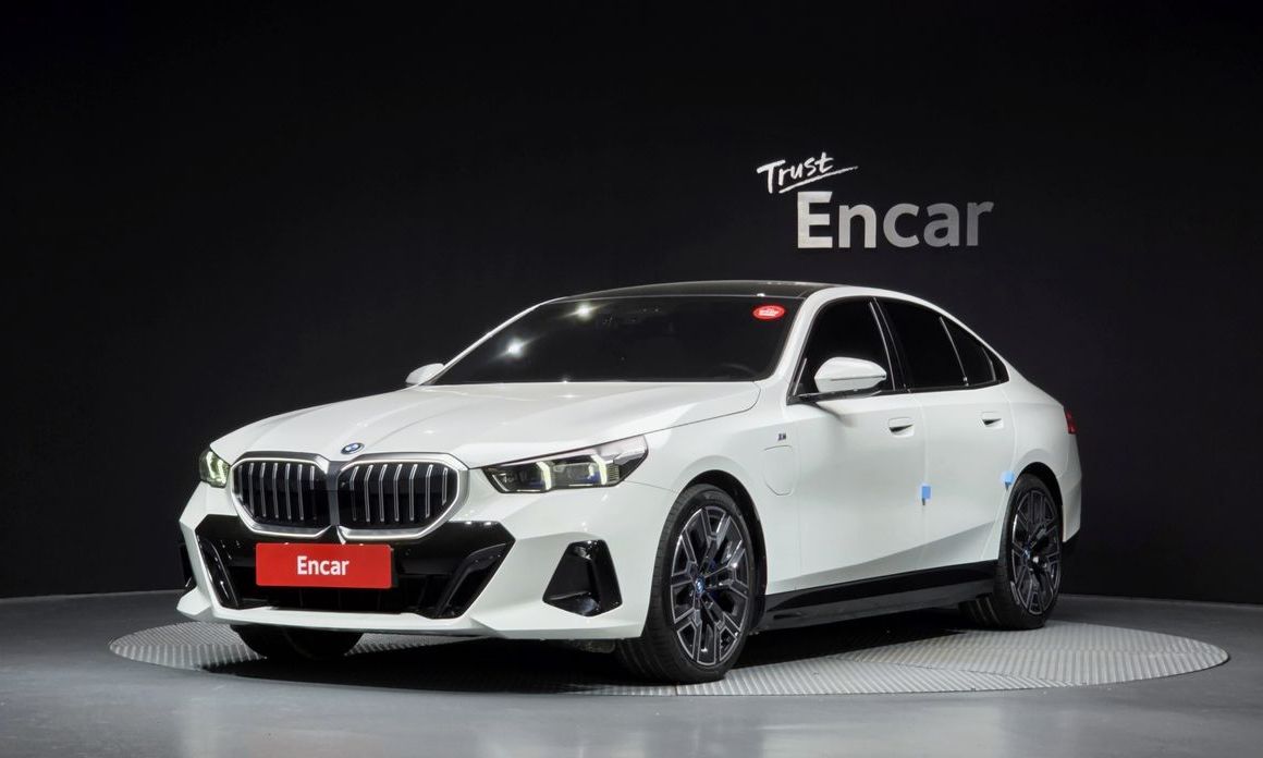 BMW 5-Series 2024