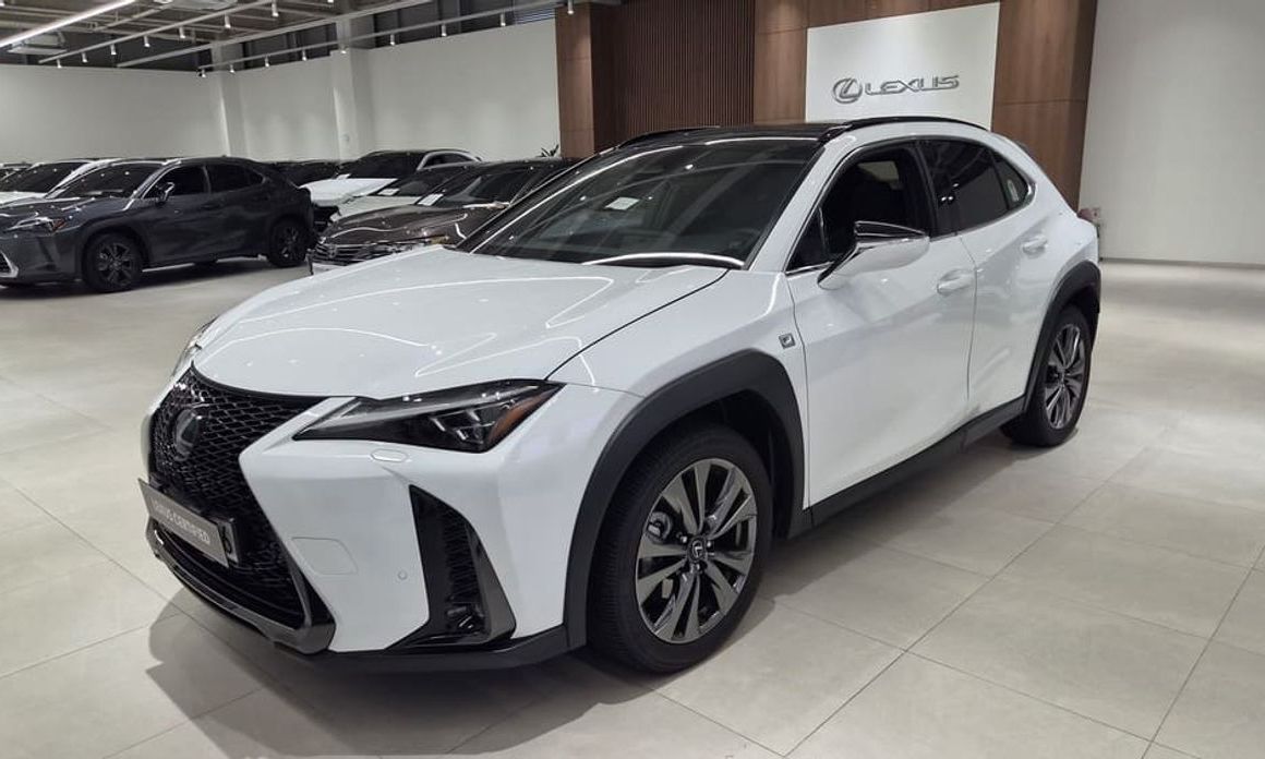 Lexus UX 2026