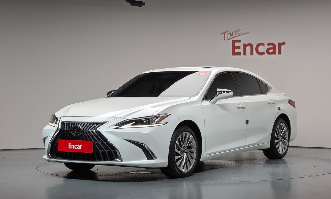 Lexus ES 2025