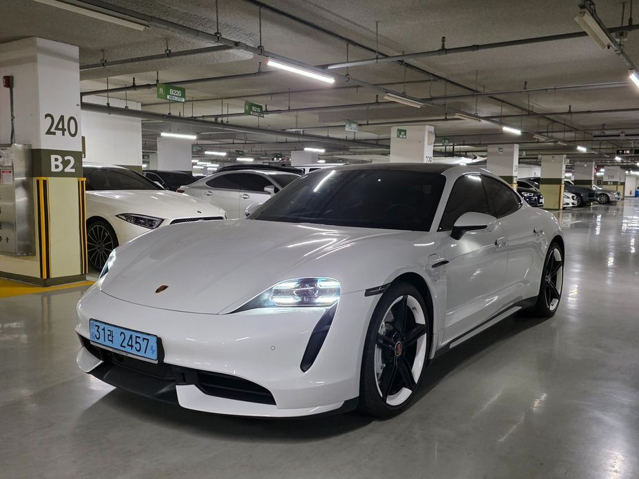 Porsche Taycan 2022