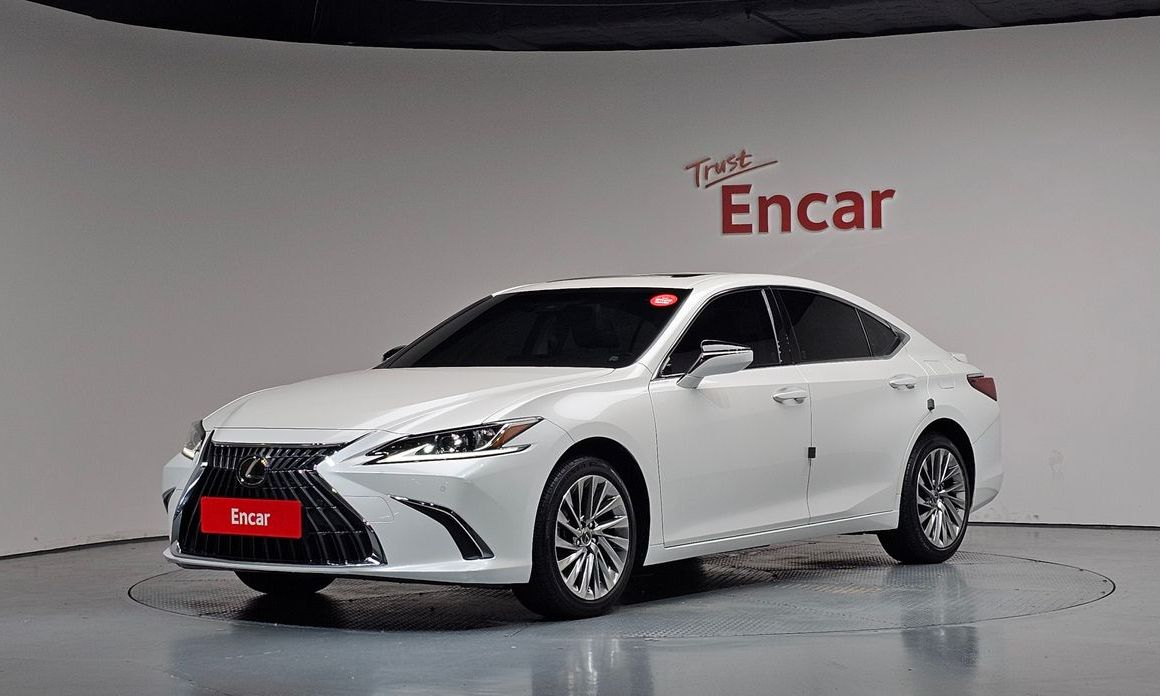 Lexus ES 2025