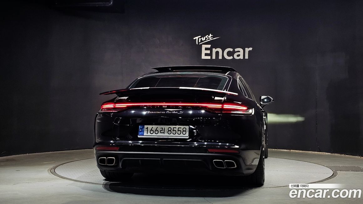 Porsche Panamera 2022