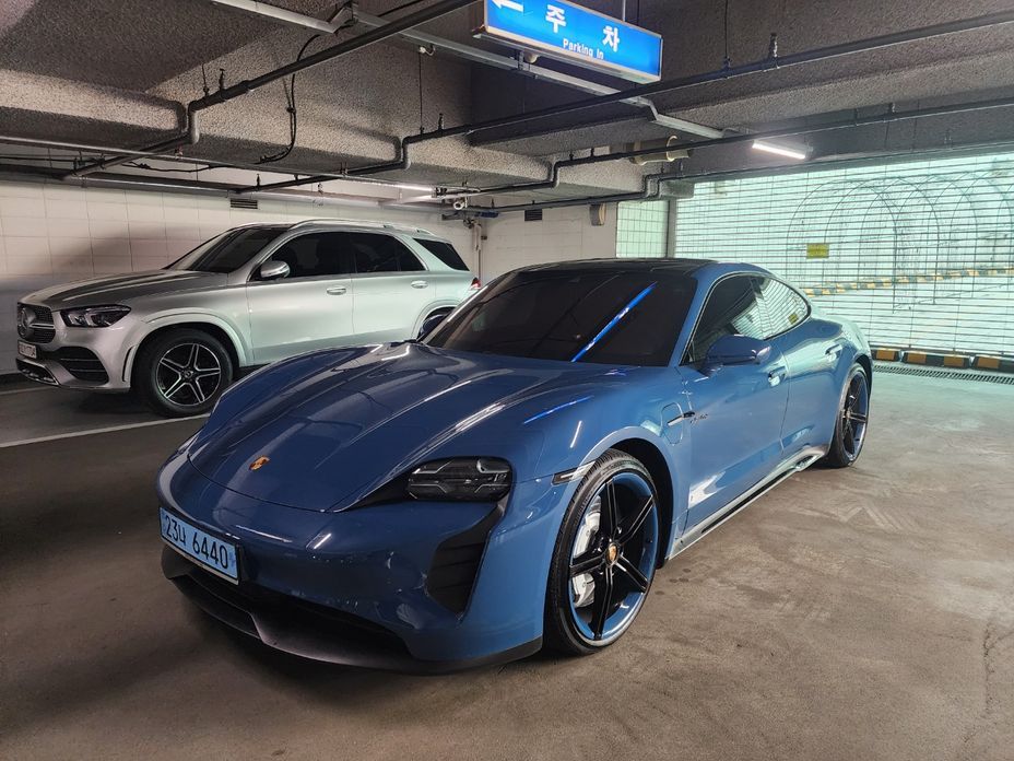 Porsche Taycan 2023