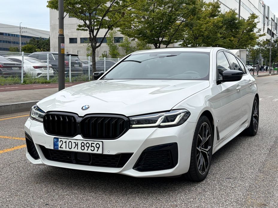 BMW 5-Series 2023