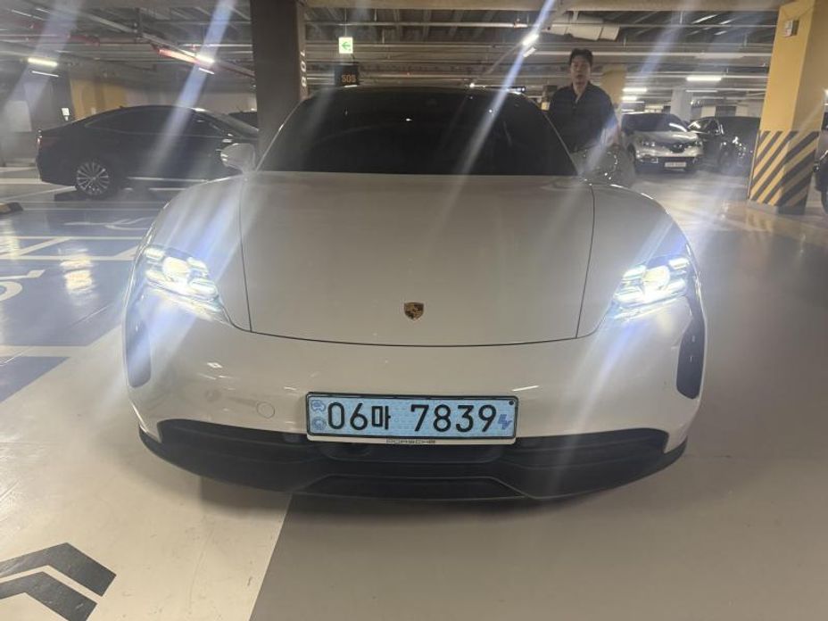 Porsche Taycan 2023