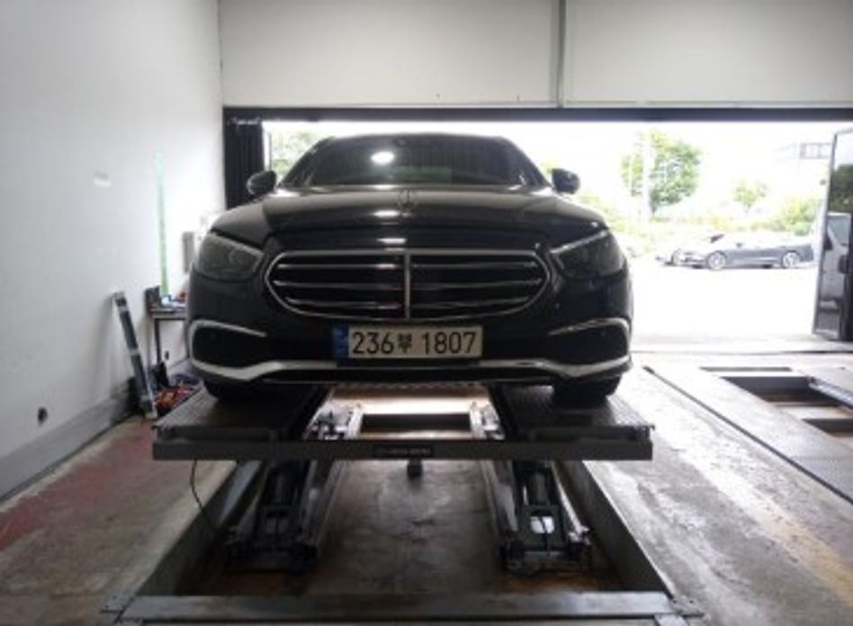 Mercedes-Benz E-Class 2023