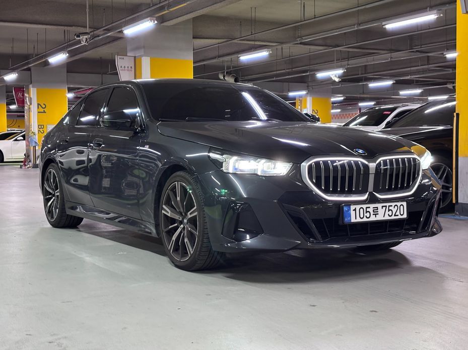 BMW 5-Series 2024