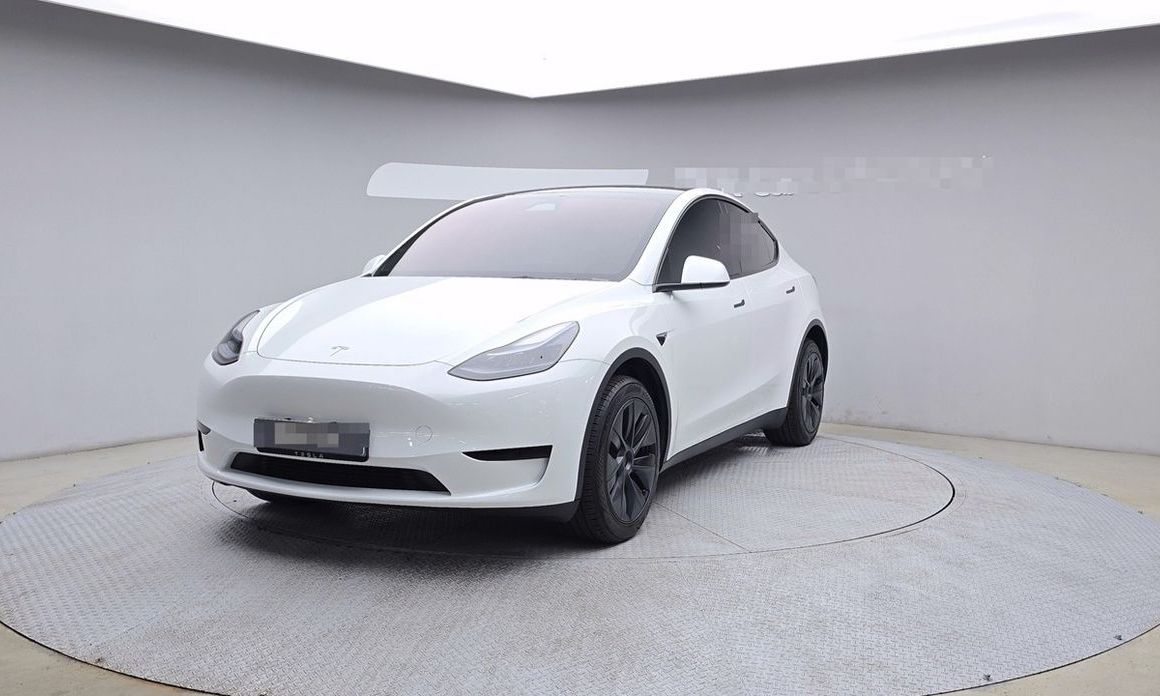 Tesla Model Y 2024
