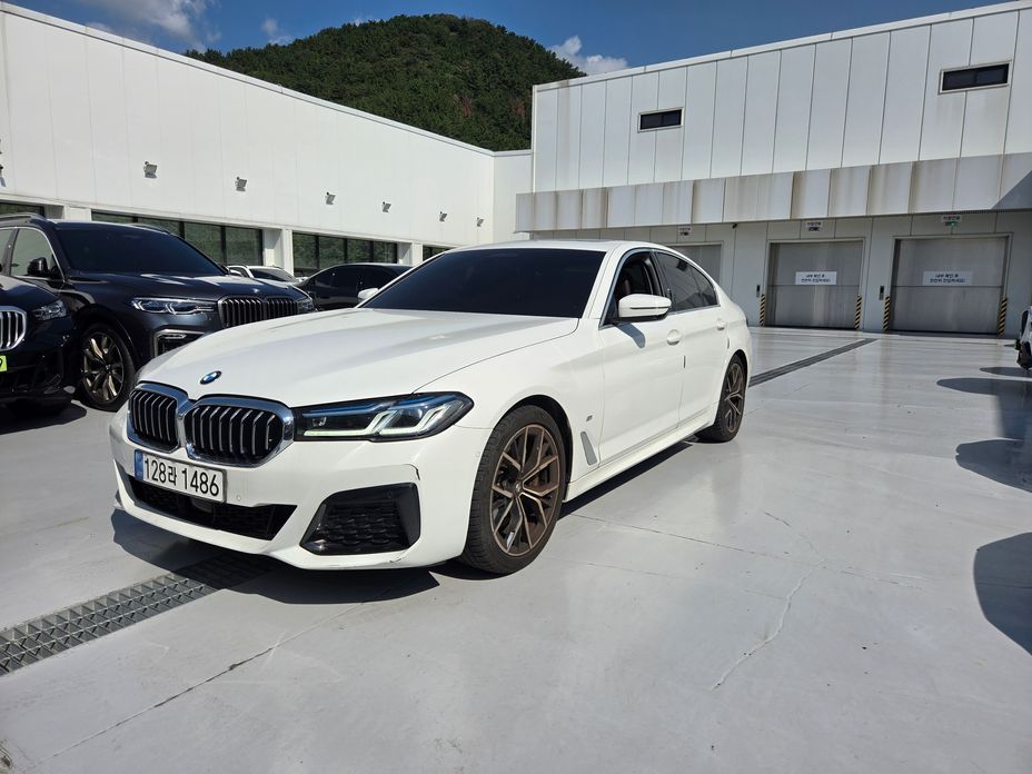 BMW 5-Series 2023