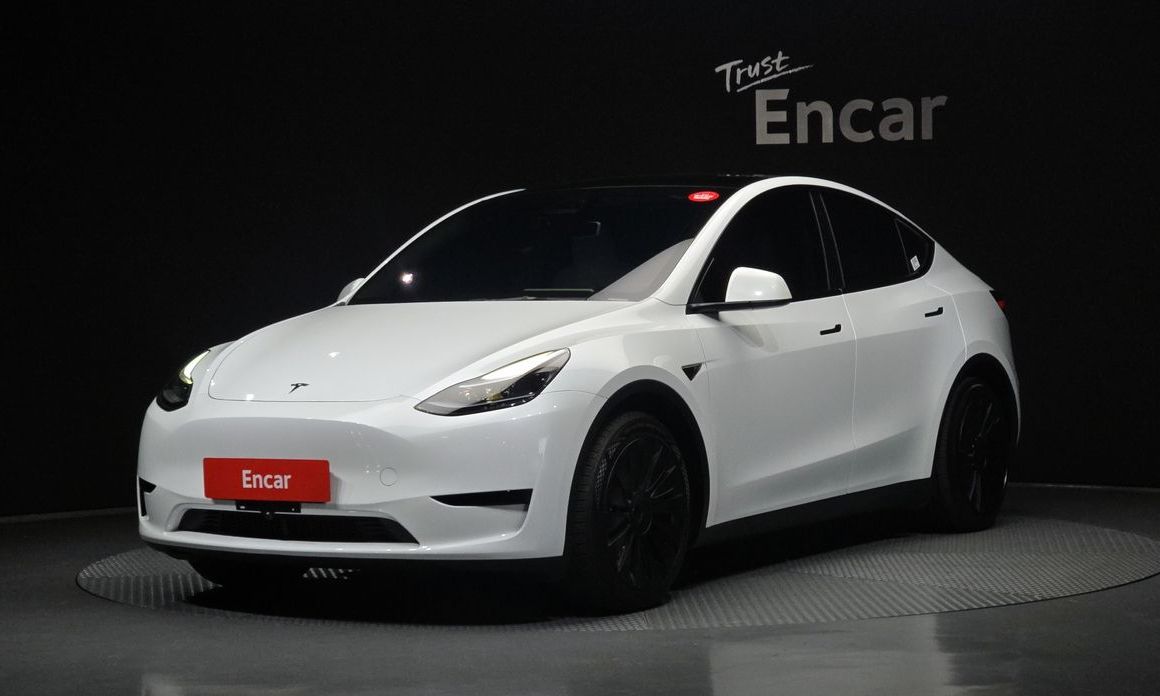 Tesla Model Y 2024