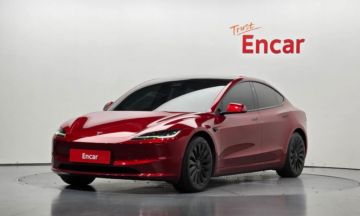 Tesla Model 3 2024