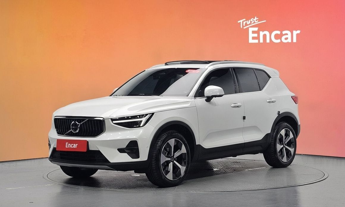 Volvo XC40 2025