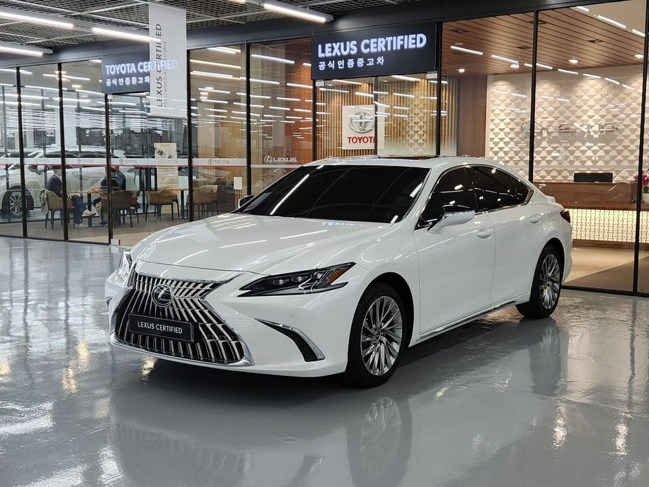 Lexus ES 2026