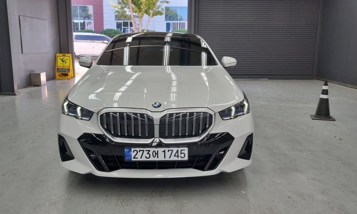 BMW 5-Series 2025