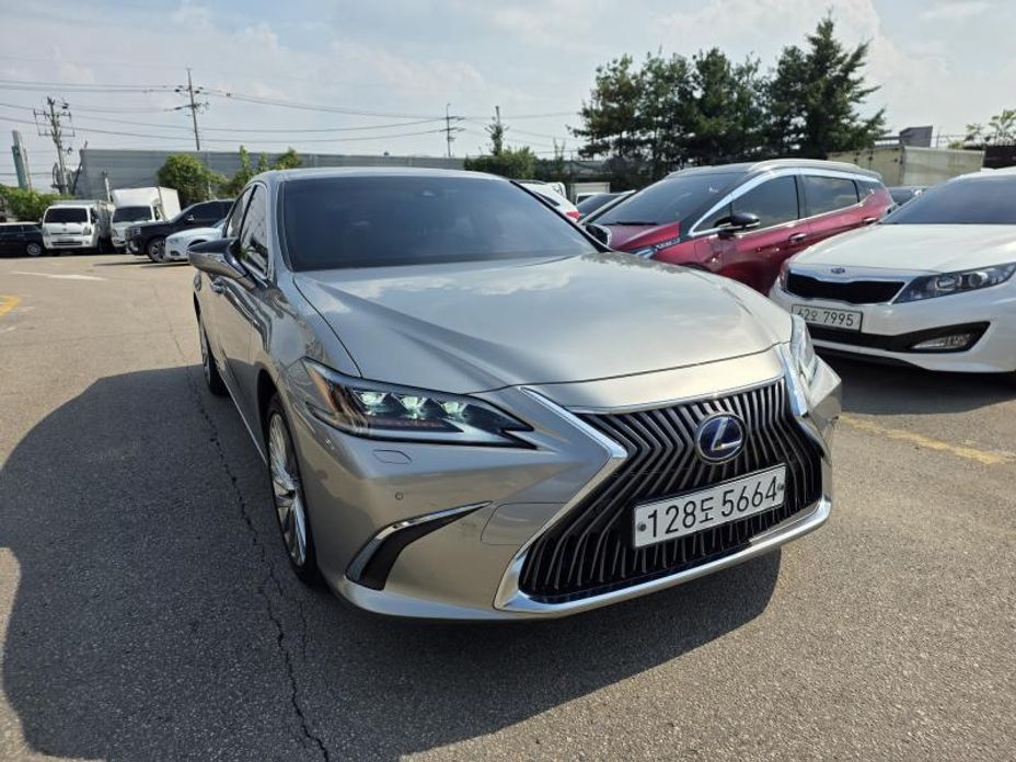 Lexus ES 2020