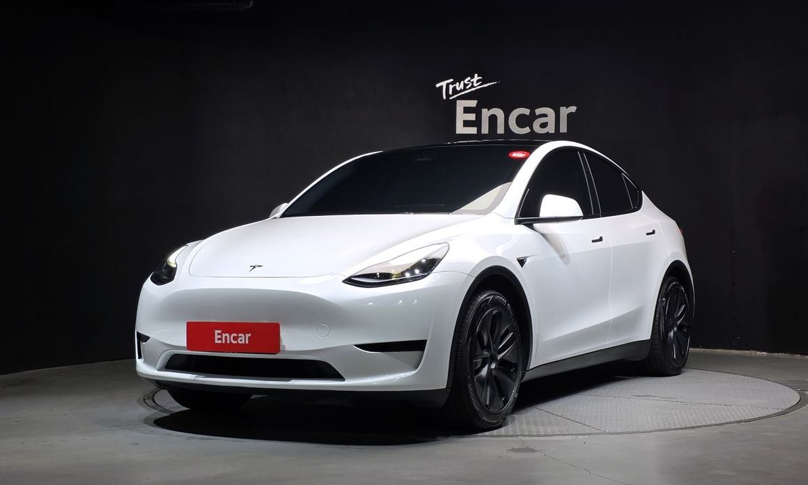 Tesla Model Y 2024