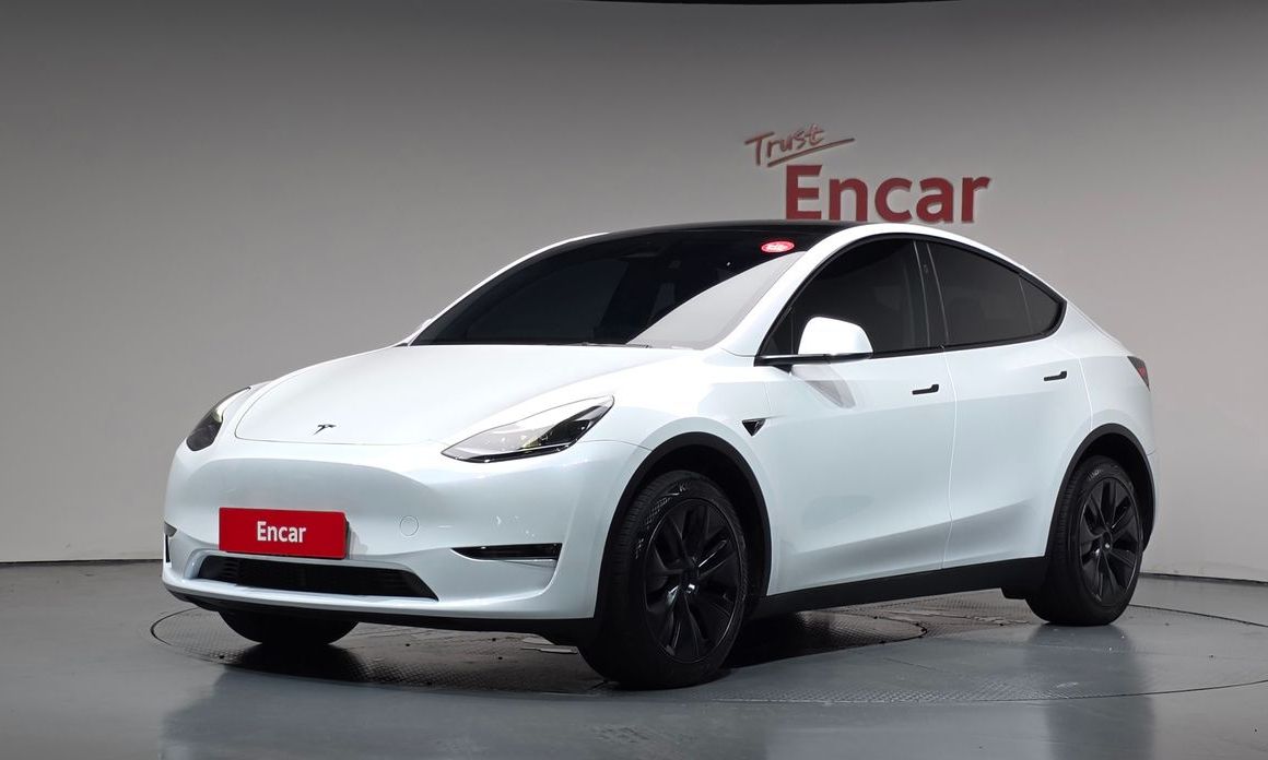Tesla Model Y 2024
