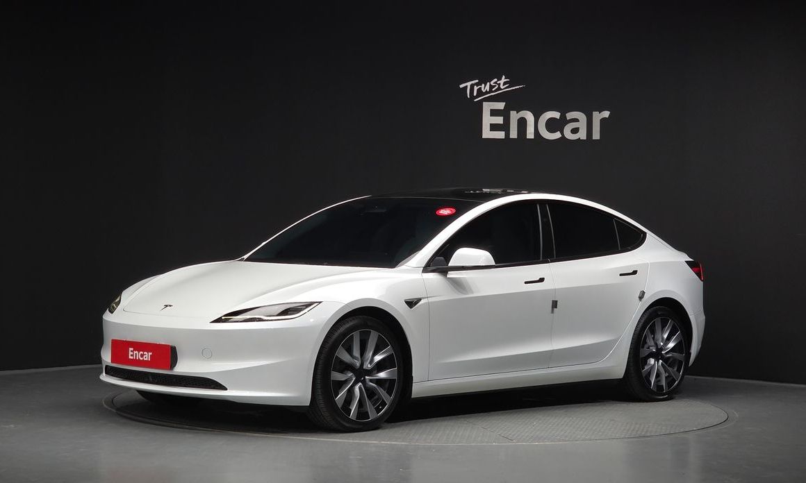Tesla Model 3 2024
