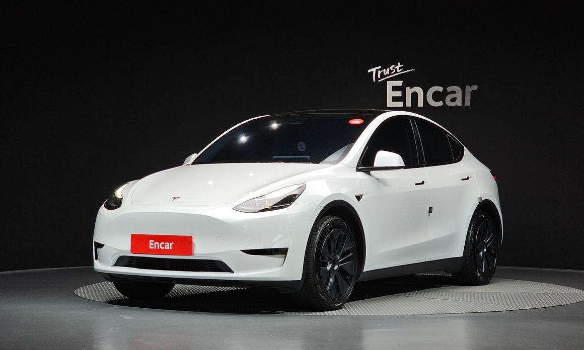 Tesla Model Y 2025