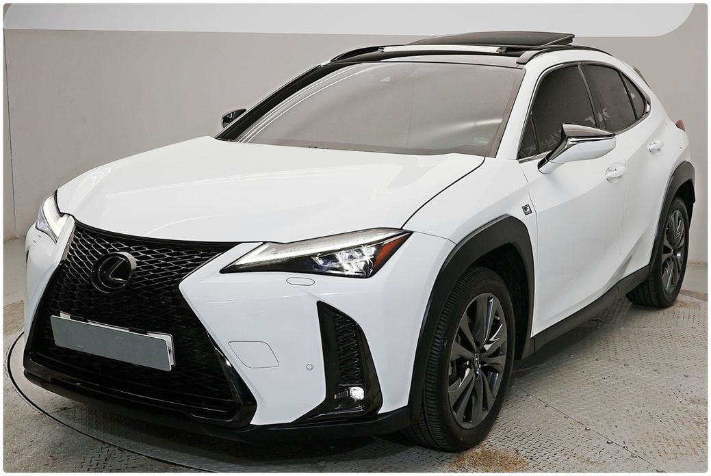 Lexus UX 2024