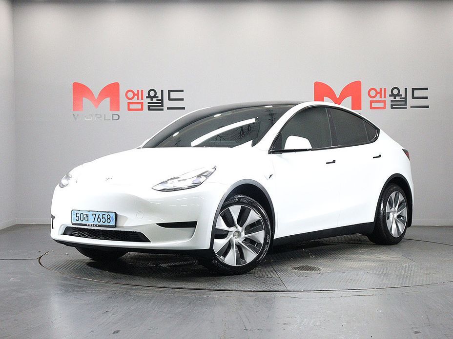 Tesla Model Y 2024