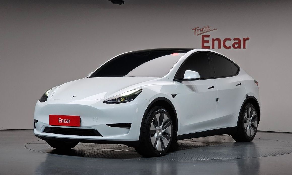 Tesla Model Y 2024