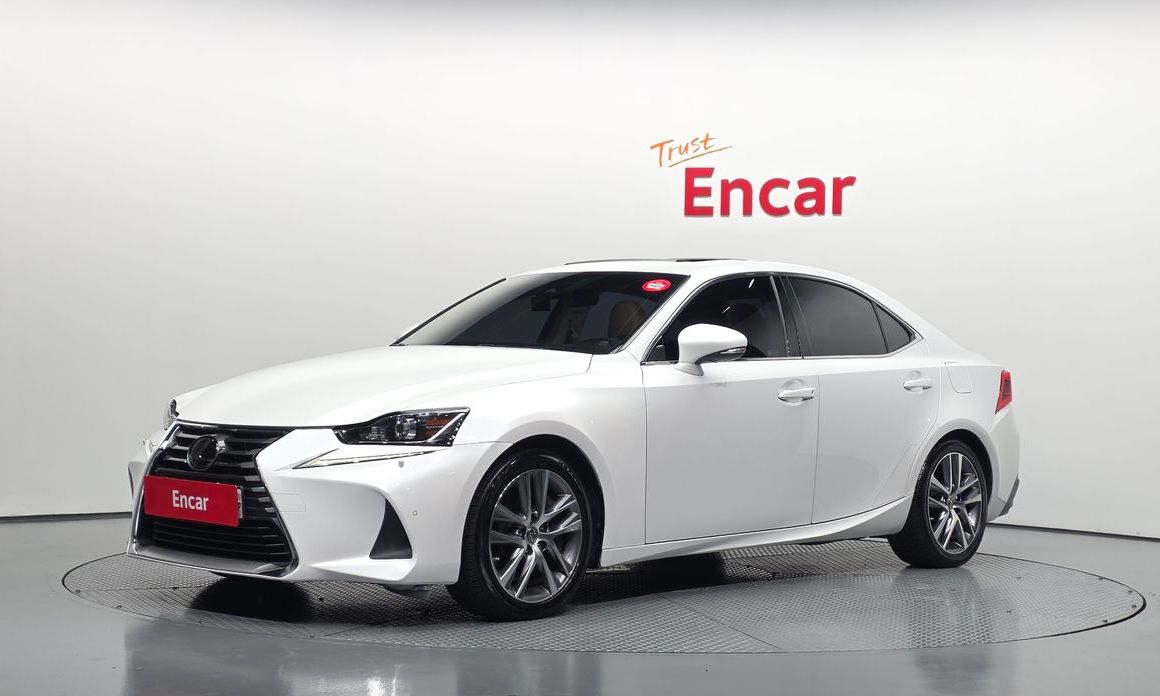 Lexus IS 2019