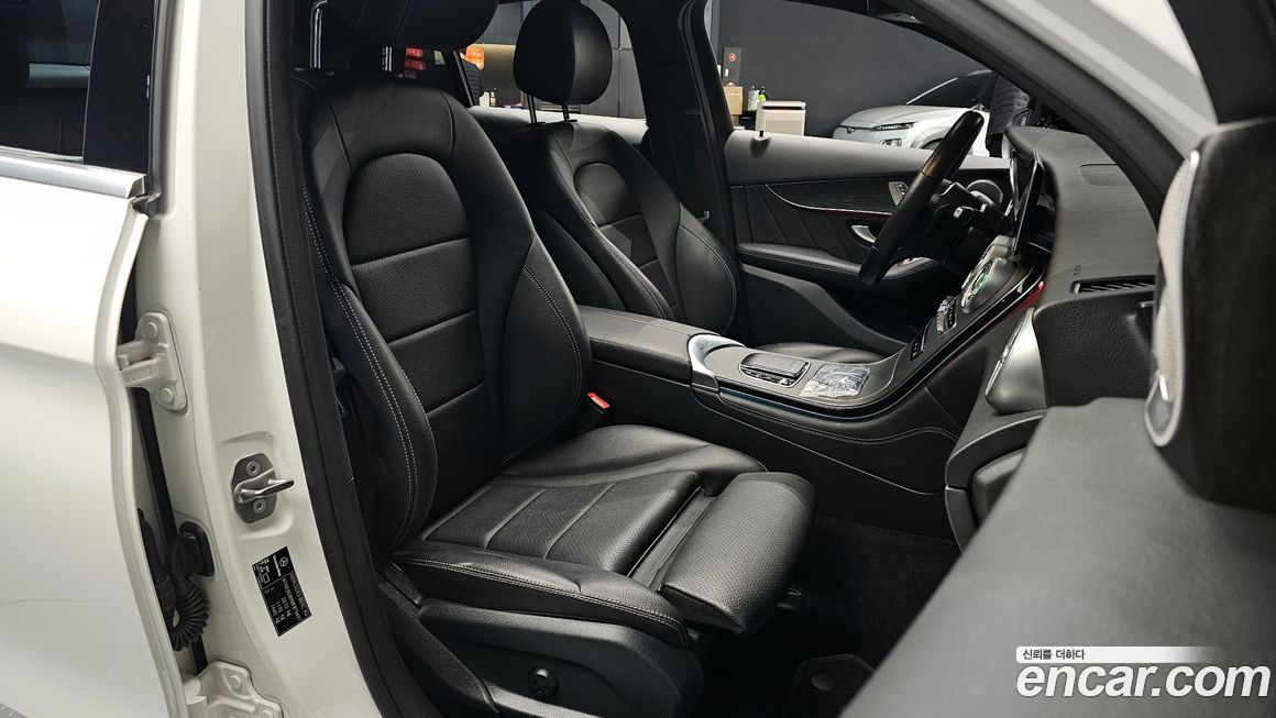 Mercedes-Benz GLC-Class 2021