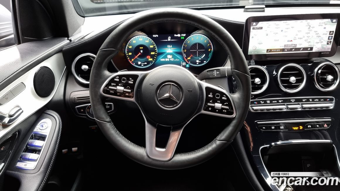 Mercedes-Benz GLC-Class 2021