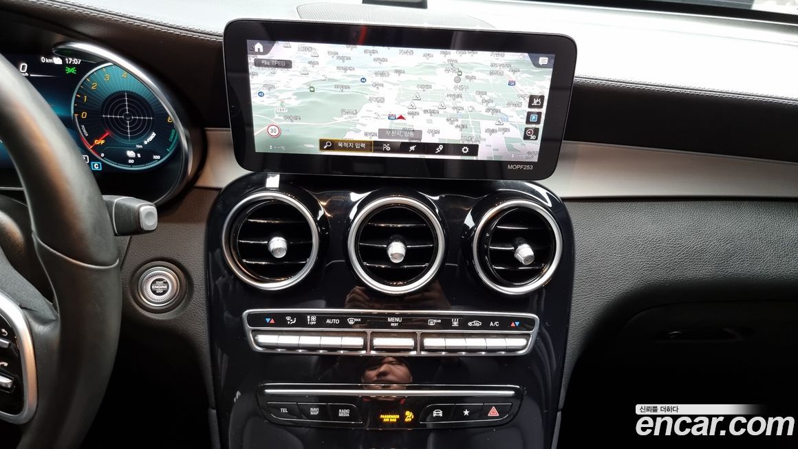 Mercedes-Benz GLC-Class 2021