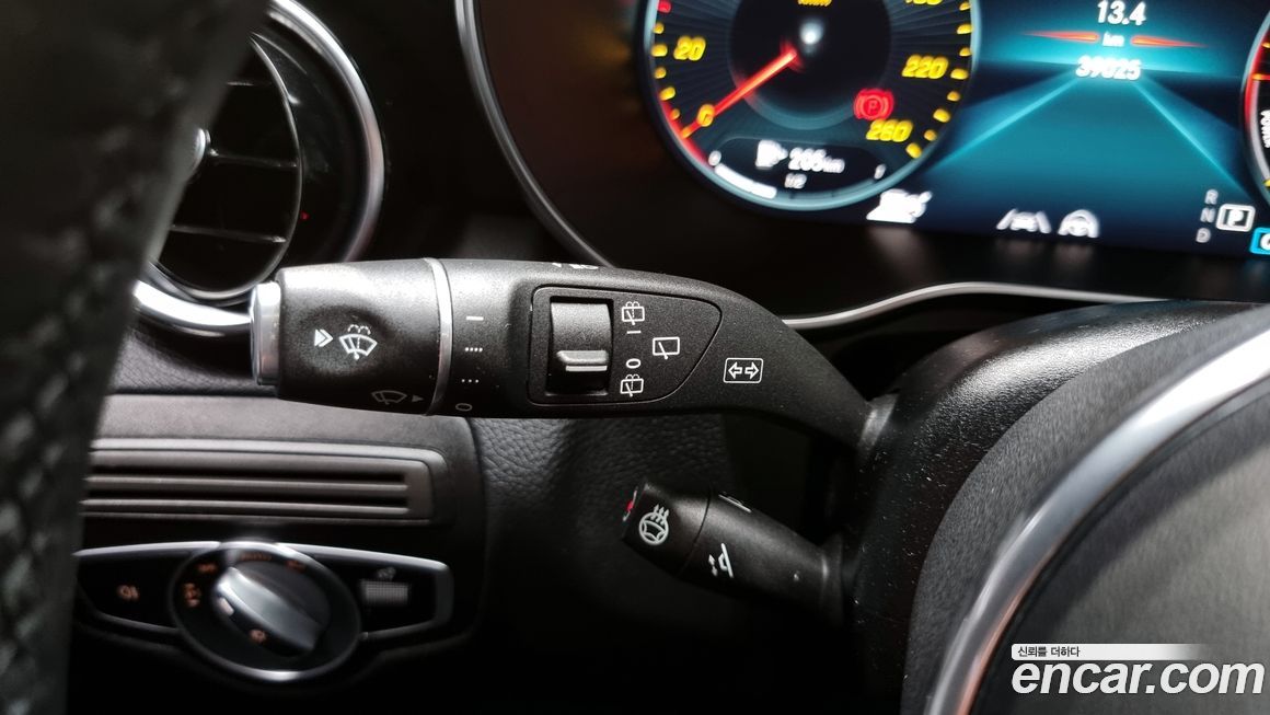 Mercedes-Benz GLC-Class 2021