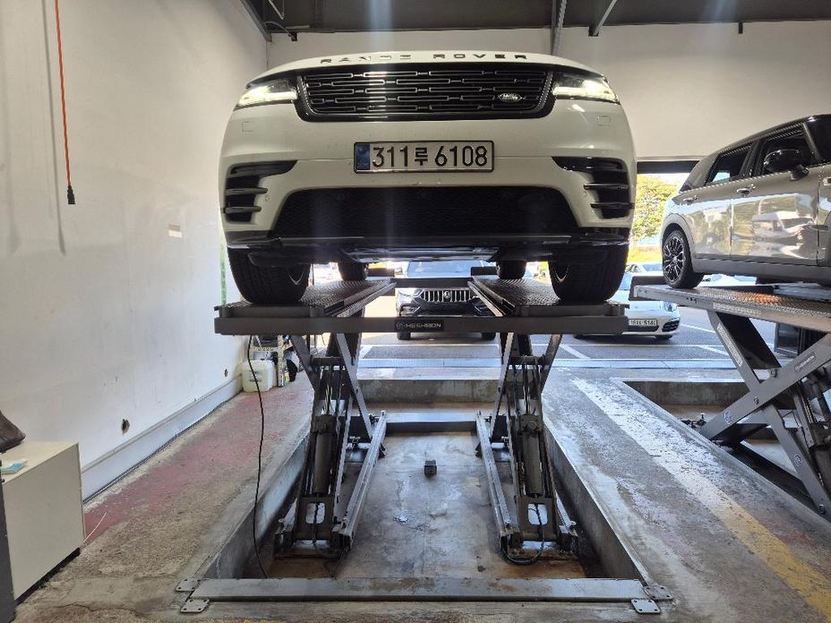 Land Rover Range Rover Velar 2026