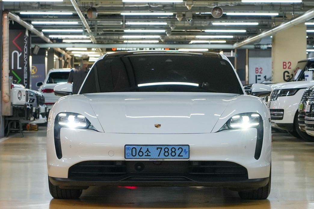 Porsche Taycan 2023