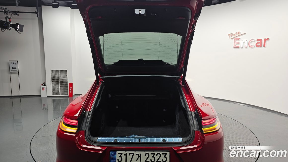 Porsche Panamera 2023