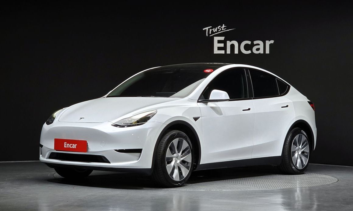 Tesla Model Y 2024