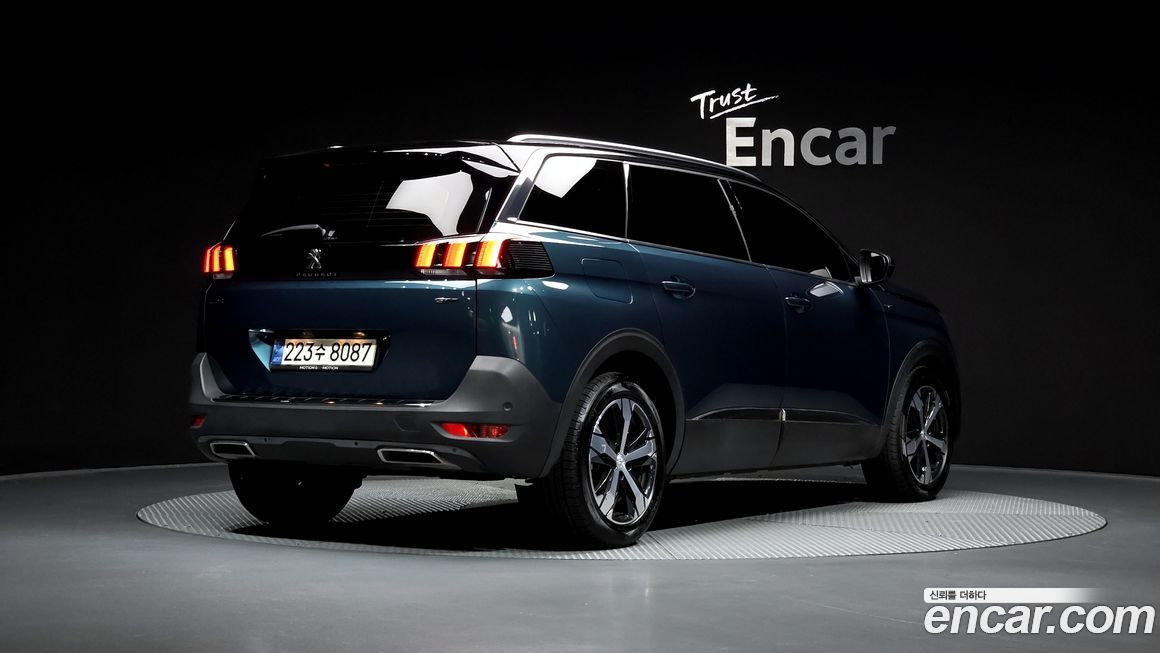 Peugeot 5008 2021