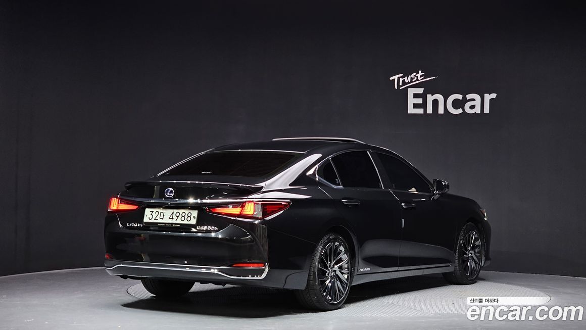 Lexus ES 2019