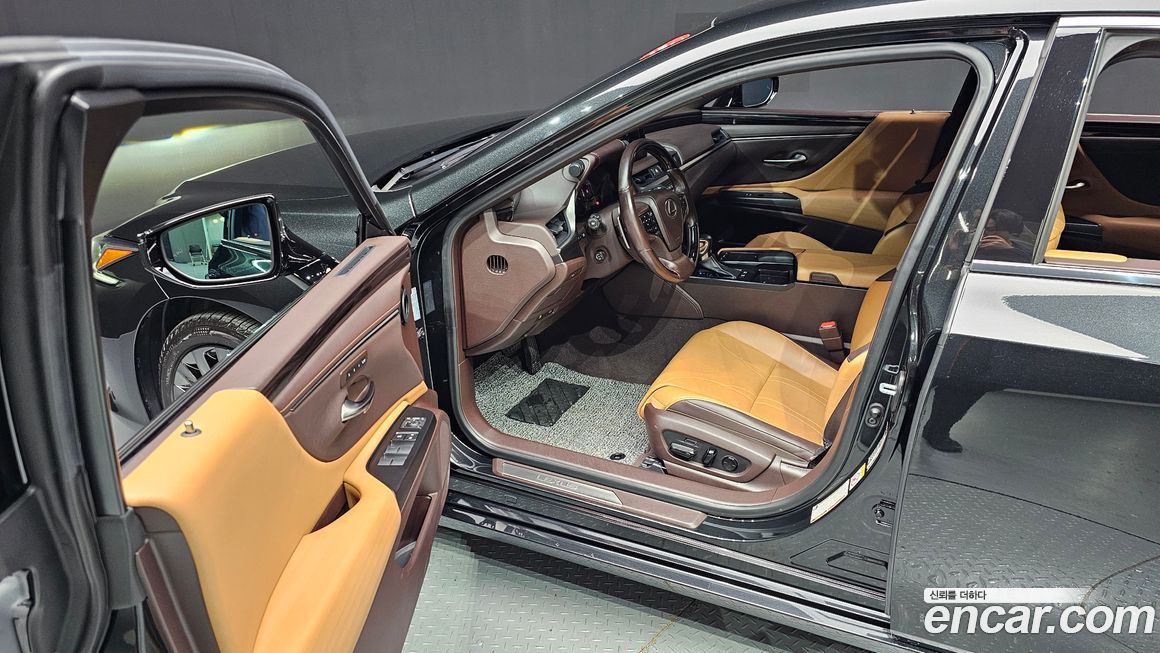 Lexus ES 2019
