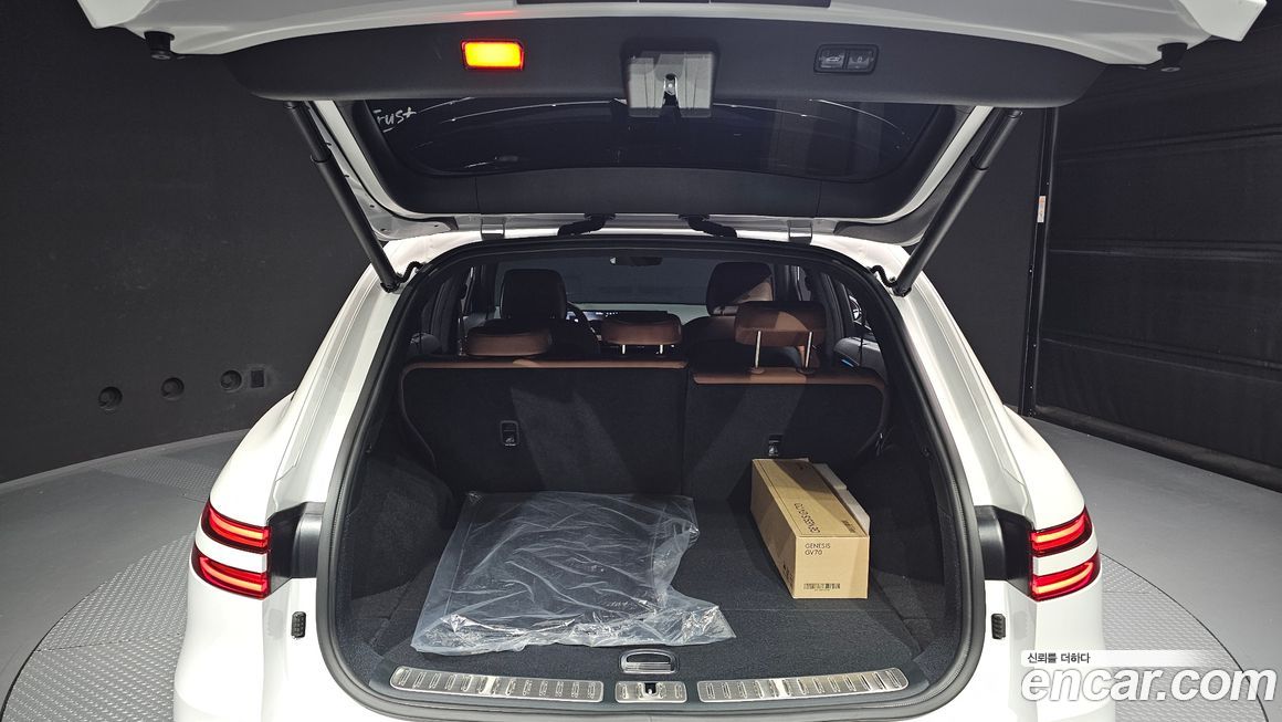 Genesis GV70 2025