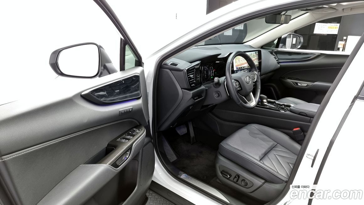 Lexus NX 2025