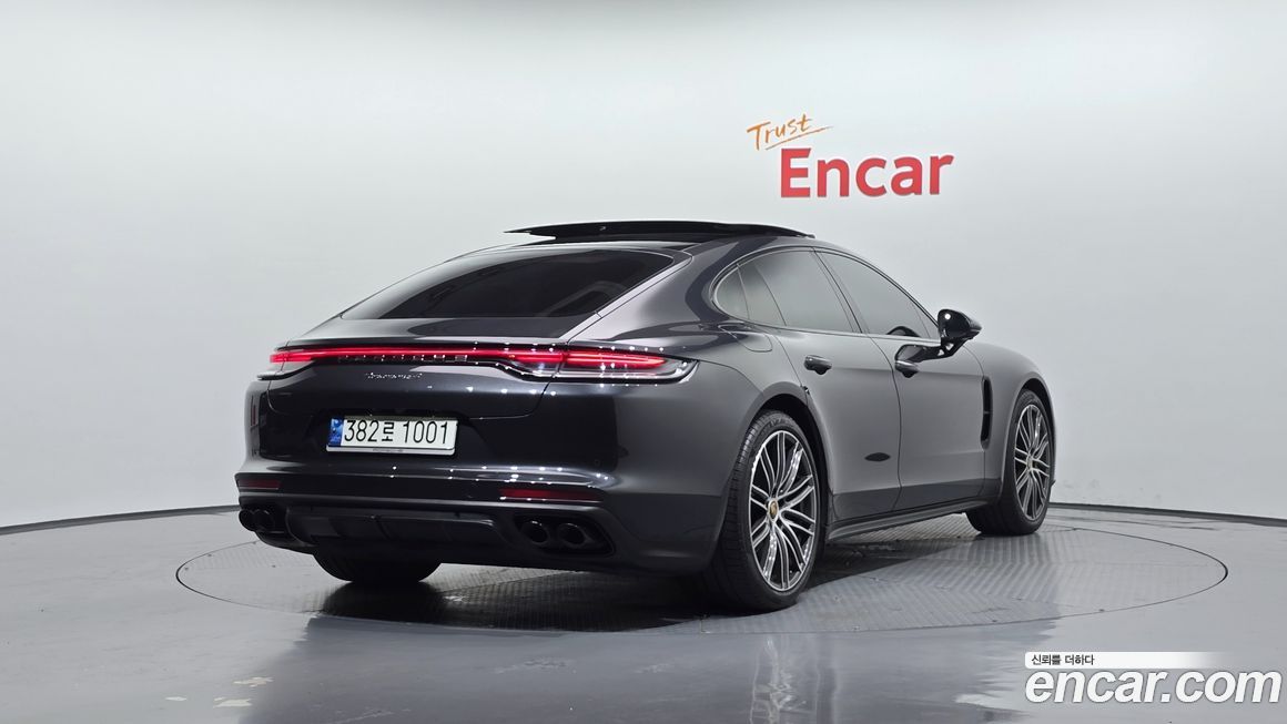 Porsche Panamera 2021