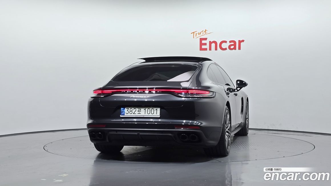 Porsche Panamera 2021